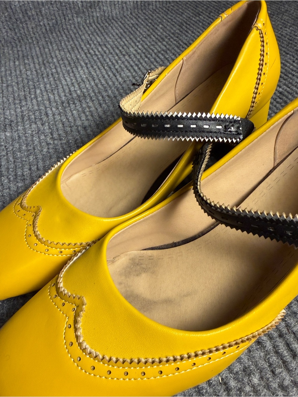 Women’s Yellow Mary Jane Brogue Block Heel Pumps Retro Style Size 40/9 - Picture 4 of 9